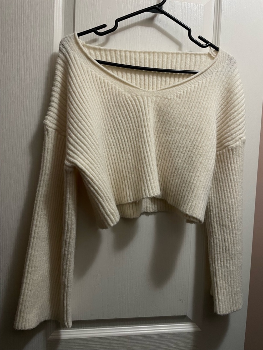 Cropped Ribbed V-Neck Sweater - Cream